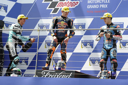 Podio: il vincitore della gara Brad Binder, Red Bull KTM Ajo, il secondo classificato Andrea Locatel