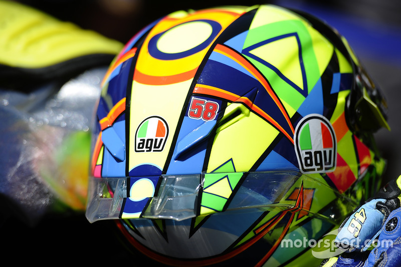 Valentino Rossi, Yamaha Factory Racing, displaying Marco Simoncelli's number, 58, on his helmet