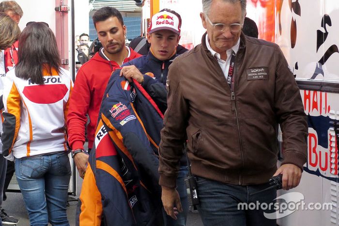 Marc Marquez, Repsol Honda Team, después de lesionarse el hombro