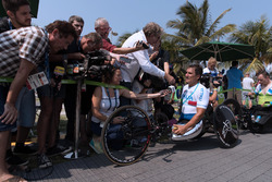 Alex Zanardi avec les médias