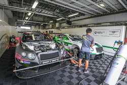 Absolute Racing Bentley Continental GT3 garage atmosphere