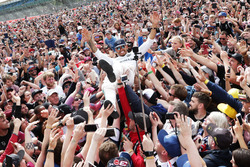 Race winner Lewis Hamilton, Mercedes AMG F1 celebrates with the fans