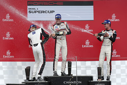 Podio: il vincitore Sven Muller, secondo Mathieu Jaminet, terzo Matteo Cairoli