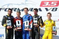 Podium : le vainqueur Egor Orudzhev, Arden Motorsport, le deuxième Roy Nissany, Lotus, le troisième Rene Binder, Lotus