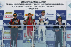 Course 1, podium des rookies : Simone Cunati, Vincenzo Sospiri Racing, Richard Verschoor, Bhaitech Engineering, Federico Malvestiti, Antonelli Motorsport et Fabienne Wohlwend, Aragon Racing