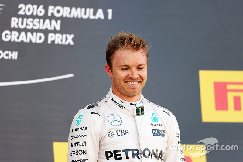 Podyum: kazanan Nico Rosberg, Mercedes AMG F1 Team