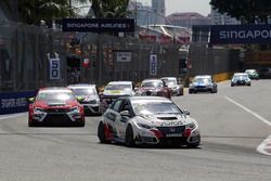 Gianni Morbidelli, Honda Civic TCR, WestCoast Racing and Pepe Oriola, SEAT León, Team Craft-Bamboo LUKOIL