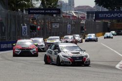 Gianni Morbidelli, Honda Civic TCR, WestCoast Racing; Pepe Oriola, SEAT León, Team Craft-Bamboo LUKO