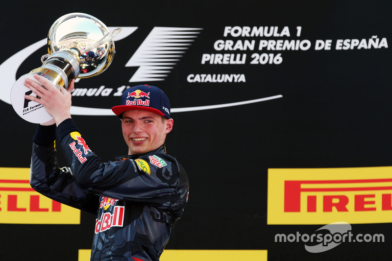 1. Max Verstappen, Red Bull Racing, feiert auf dem Podium