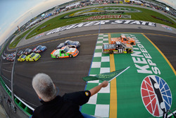 Start: Daniel Suarez, Kyle Busch Motorsports Toyota leads