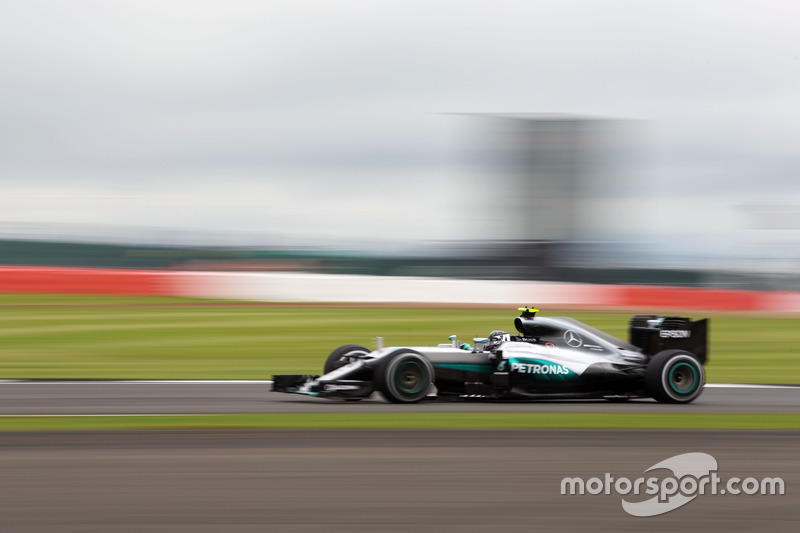 Enfim, voltemos à classificação. Ao lado de Hamilton parte Nico Rosberg, o líder do campeonato. Será que ele supera o britânico na largada?