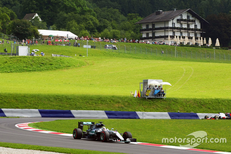 Lewis Hamilton, Mercedes AMG F1 W07 Hybrid