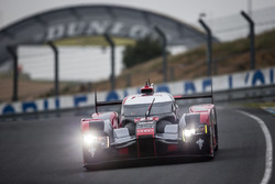 #8 Audi Sport Team Joest Audi R18 e-tron quattro: Lucas di Grassi, Loic Duval, Oliver Jarvis