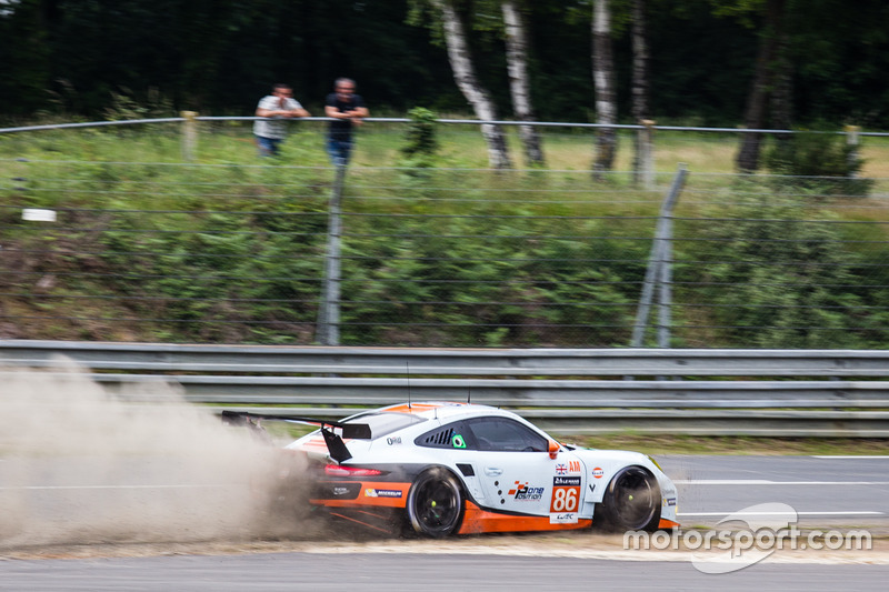 #86 Gulf Racing Porsche 911 RSR: Michael Wainwright, Adam Carroll, Ben Barker perd le contrôle