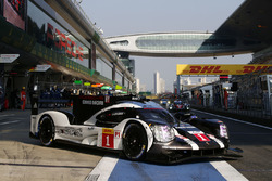 #1 Porsche Team Porsche 919 Hybrid: Timo Bernhard, Mark Webber, Brendon Hartley