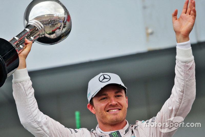 Race winner Nico Rosberg, Mercedes AMG F1 celebrates on the podium