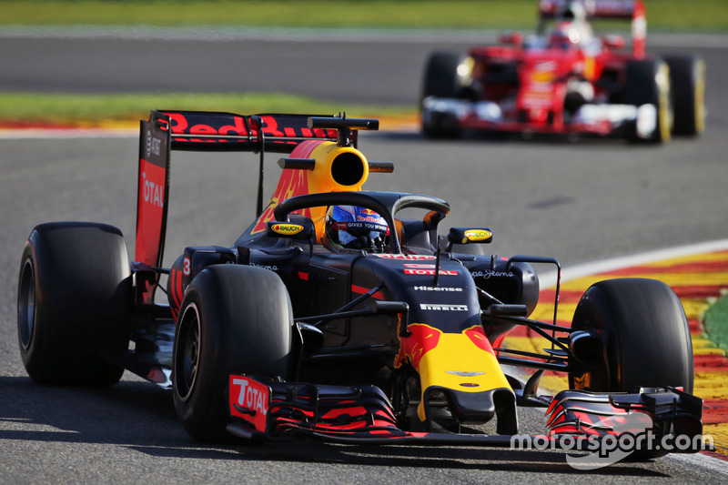 Daniel Ricciardo, Red Bull Racing RB12, con el Halo 2