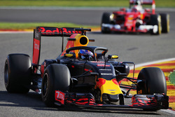 Daniel Ricciardo, Red Bull Racing RB12 with the Halo cockpit cover