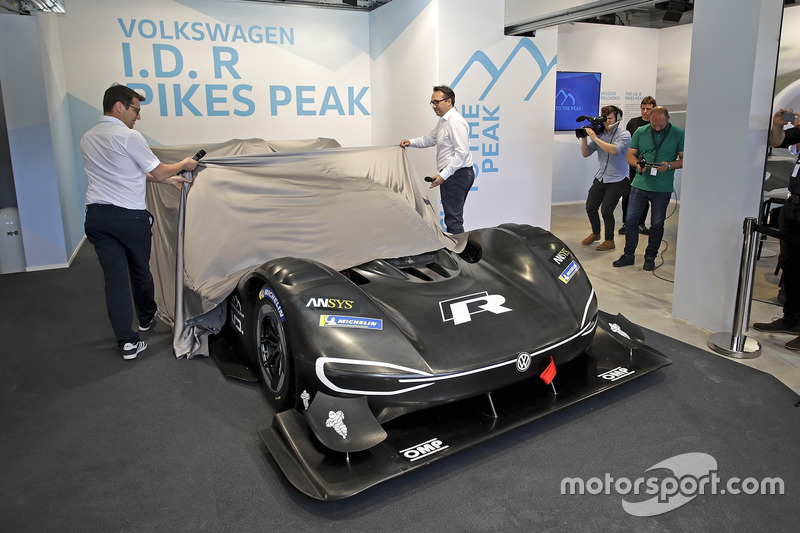 Francois-Xavier Demaison, Sven Smeets, Director de Volkswagen Motorsport presenta el Volkswagen I.D. R Pikes Peak