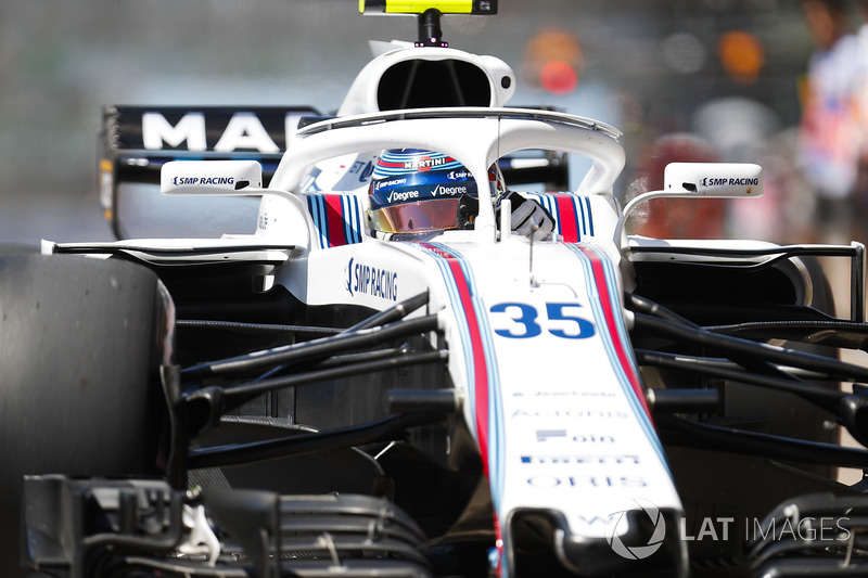 Sergey Sirotkin, Williams FW41, burns rubber out of the pit lane