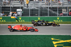Nico Hulkenberg, Renault Sport F1 Team R.S. 18 et Sebastian Vettel, Ferrari SF71H