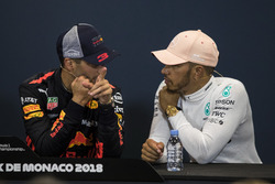 Daniel Ricciardo, Red Bull Racing e Lewis Hamilton, Mercedes-AMG F1 nella conferenza stampa