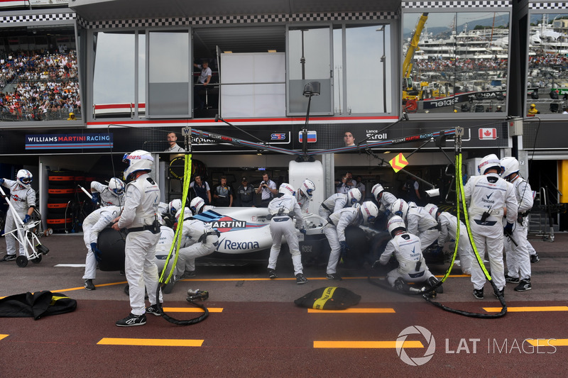 Lance Stroll, Williams FW41, pit stop