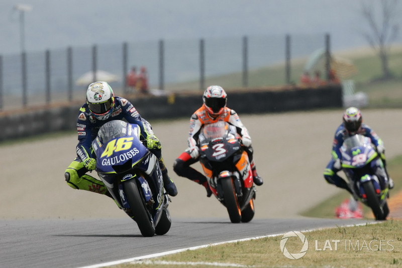 Valentino Rossi, Yamaha Factory Racing; Max Biaggi, Repsol Honda Team