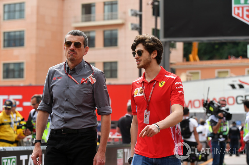 Guenther Steiner, Haas F1 Team Principal and Antonio Giovinazzi, Ferrari Test Driver