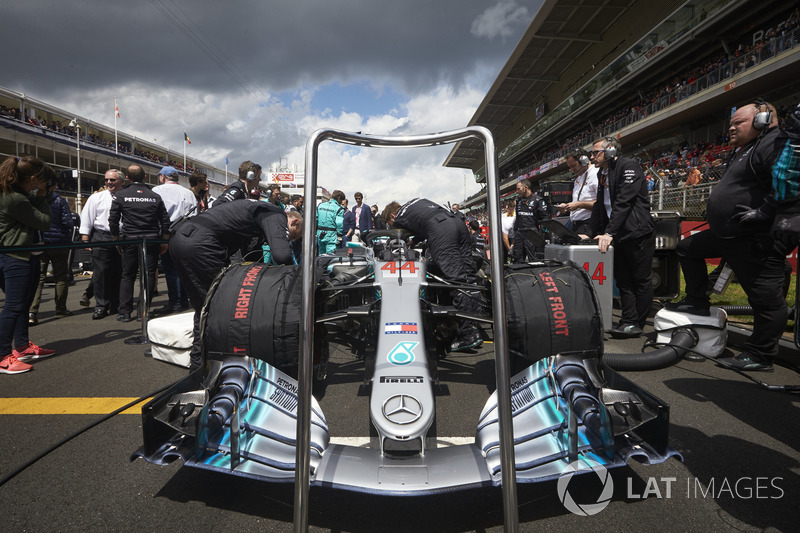 The car of Lewis Hamilton, Mercedes AMG F1 W09, on the grid