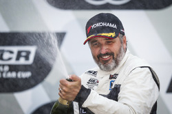 Podio: Yvan Muller, YMR Hyundai i30 N TCR