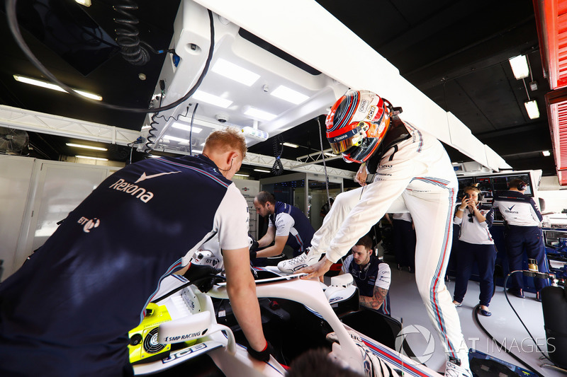 Robert Kubica, Williams Martini Racing, wsiada do kokpitu