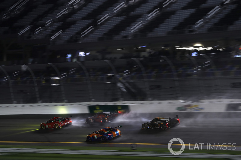 #23 United Autosports Ligier LMP2, P: Phil Hanson, Lando Norris, Fernando Alonso, rain
