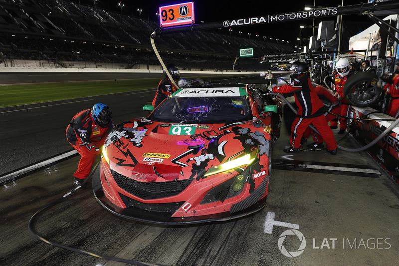 #93 Michael Shank Racing Acura NSX, GTD: Lawson Aschenbach, Justin Marks, Mario Farnbacher, Côme Ledogar, pit stop