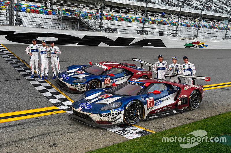 #66 Chip Ganassi Racing Ford GT, GTLM: Dirk Müller, Joey Hand, Sébastien Bourdais, #67 Chip Ganassi Racing Ford GT, GTLM: Ryan Briscoe, Richard Westbrook, Scott Dixon celebrate their 1-2 finish