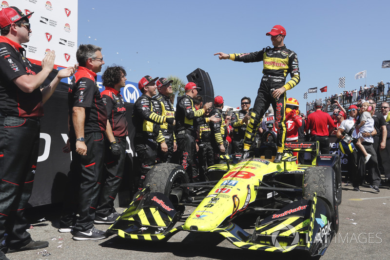 Race winner Sébastien Bourdais, Dale Coyne Racing with Vasser-Sullivan Honda