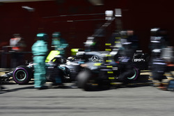 Lewis Hamilton, Mercedes-AMG F1 W09, pit stop