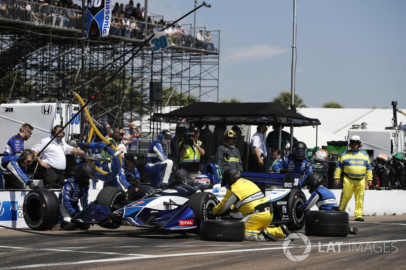 Takuma Sato, Rahal Letterman Lanigan Racing Honda, pit stop