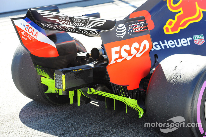 Red Bull Racing RB14 detalhe traseiro