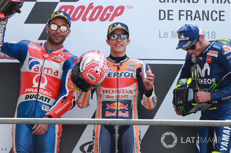 Podio: 1º Marc Marquez, 2º Danilo Petrucci, 3º Valentino Rossi
