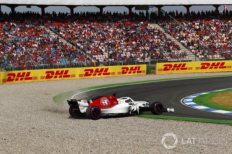 Marcus Ericsson, Sauber C37, melebar ke jebakan kerikil