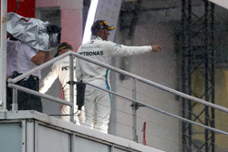 Lewis Hamilton, Mercedes AMG F1, festeggia sul podio