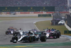 Lewis Hamilton, Mercedes AMG F1 W09, Esteban Ocon, Force India VJM11