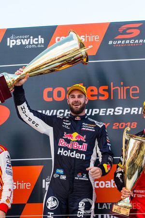 Podium: race winner Shane van Gisbergen, Triple Eight Race Engineering Holden