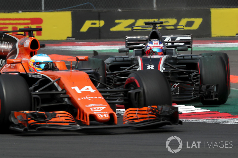 Fernando Alonso, McLaren MCL32 and Romain Grosjean, Haas F1 Team VF-17 battle
