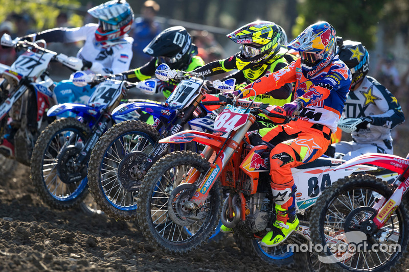 Jeffrey Herlings, KTM MXGP, en de rest bij de start