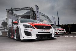 Peugeot 308 TCR nel paddock del Paul Ricard