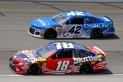 Kyle Busch, Joe Gibbs Racing, Toyota Camry Skittles Red White & Blue and Kyle Larson, Chip Ganassi Racing, Chevrolet Camaro Credit One Bank