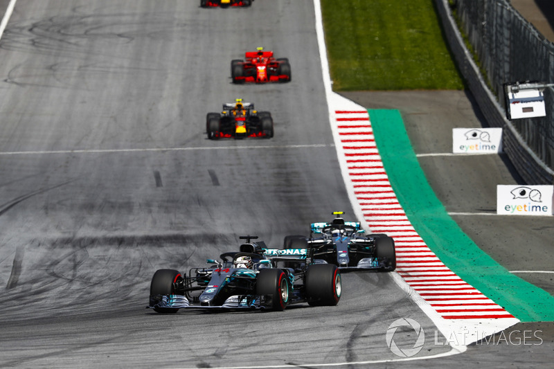 Lewis Hamilton, Mercedes AMG F1 W09, Valtteri Bottas, Mercedes AMG F1 W09