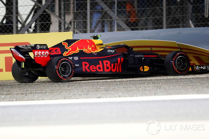 Choque de Max Verstappen, Red Bull Racing RB14 Tag Heuer en la calificación